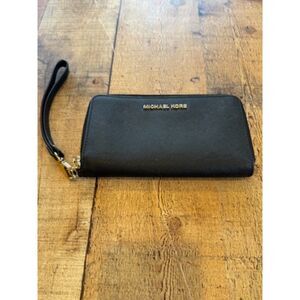Michael Kors Jet Set Black Wristlet Wallet Zip Around Phone Holder Gold